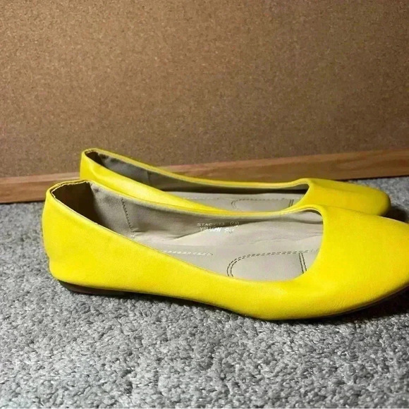 Bella Marie Sz 7.5 Dana Classic Ballerina Round Toe Flats Matte Yellow - Picture 2 of 7
